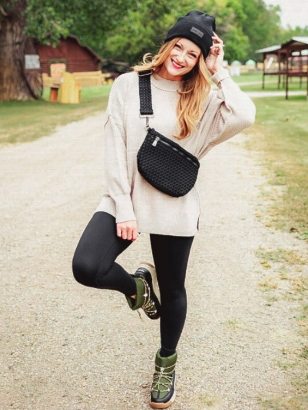 New Sol And Selene Woven Knit Black Neoprene Ethereal Convertible Crossbody Bag